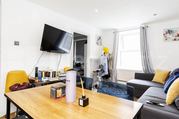 Two bed apartment located within a gated double fronted development  Camden Road, Tufnell Park